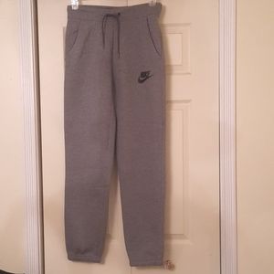 NWT NIKE women's loose fit sweatpants, joggers. Size small.